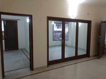 Room in 5 BHK Apartment at Eldeco Ananda, Sector 48 – for Rent