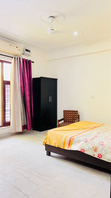 Bedroom in 4 BHK Builder Floor at Sector 46 – for Rent