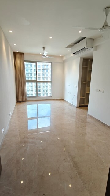 Room in 1 BHK Apartment at Hiranandani Regent Hill, Powai – for Rent