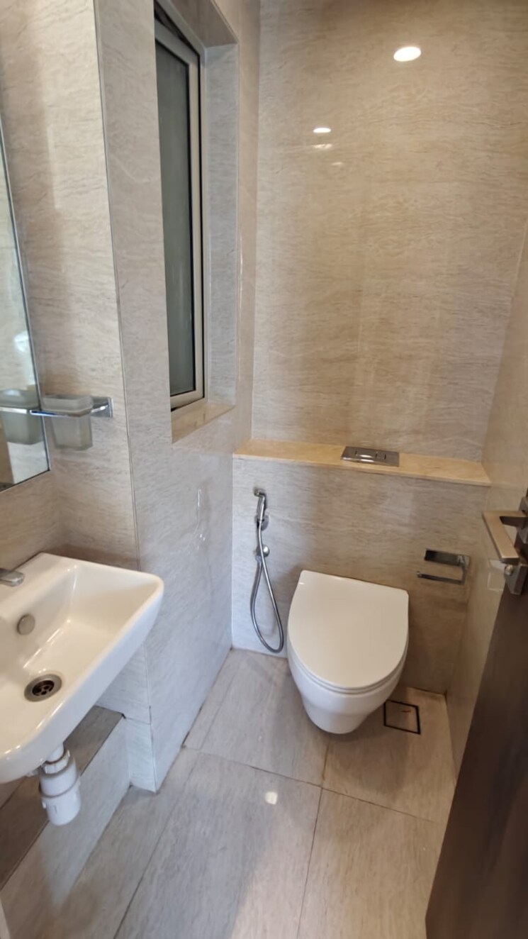 Bathroom, hiranandani-regent-hill 1 Bedroom 380 Sq.Ft. Apartment In Powai Mumbai 9132214