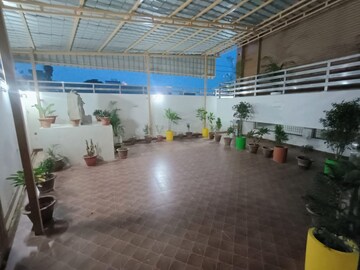 Parking in 2 BHK Builder Floor at Arjunganj – for Rent