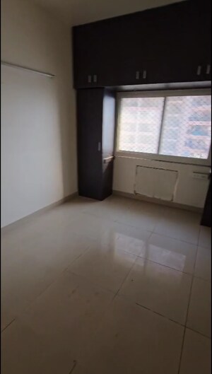 Room in 3 BHK Apartment at Landcraft Golf Links, Pandav Nagar – for Sale