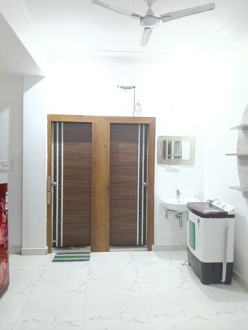 Bedroom in 3 BHK Builder Floor at Arjunganj – for Rent