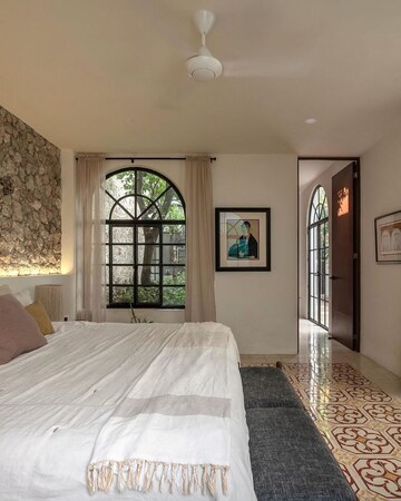 Bedroom in 6+ BHK Independent House at RWA Residential Society Sector 46, Sector 46 – for Rent