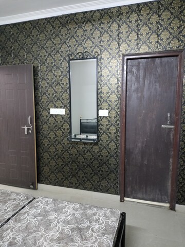 Room in 2 BHK Apartment at Shri Balaji BCC Tower, Sultanpur Road – for Rent