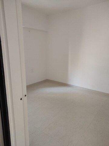 Room in 2 BHK Apartment at Windsor County, Ambegaon Budruk – for Rent
