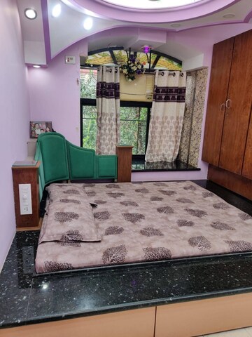  Pg For Rent in Kandivali East