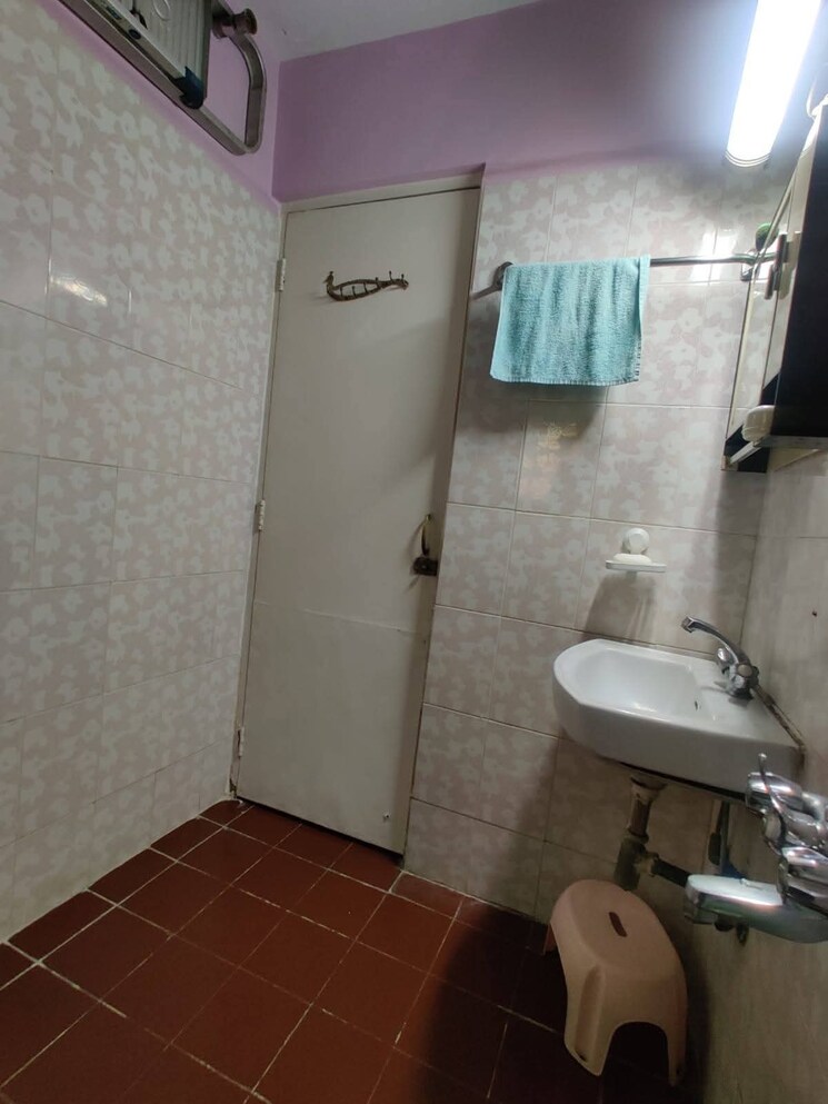 Bathroom, kandivali east Pg For Boys In Kandivali East 9132320