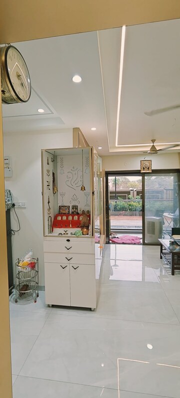 Furnished Amenities in 2 BHK Apartment at Oxy Beaumonde, Viman Nagar – for Rent