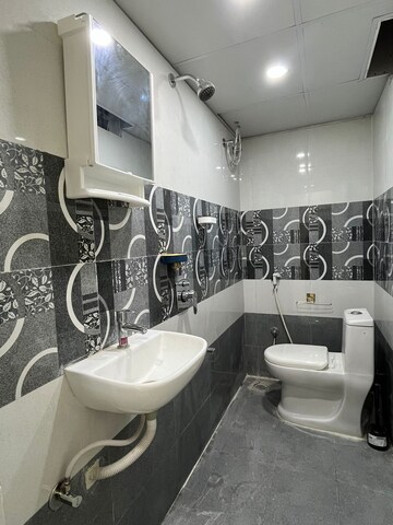 Team Area in 2 BHK Apartment at Western Plaza, Manikonda – for Rent