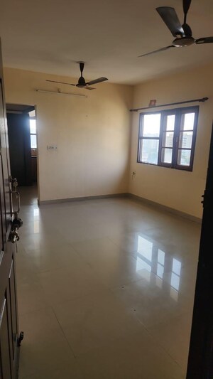 Room in 2 BHK Apartment at Ganga Apartments Gomti Nagar, Gomti Nagar – for Sale
