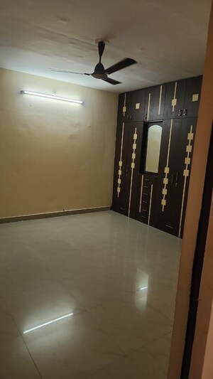 Room in 2 BHK Apartment at Ganga Apartments Gomti Nagar, Gomti Nagar – for Sale