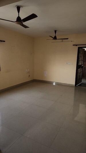 Room in 2 BHK Apartment at Ganga Apartments Gomti Nagar, Gomti Nagar – for Sale