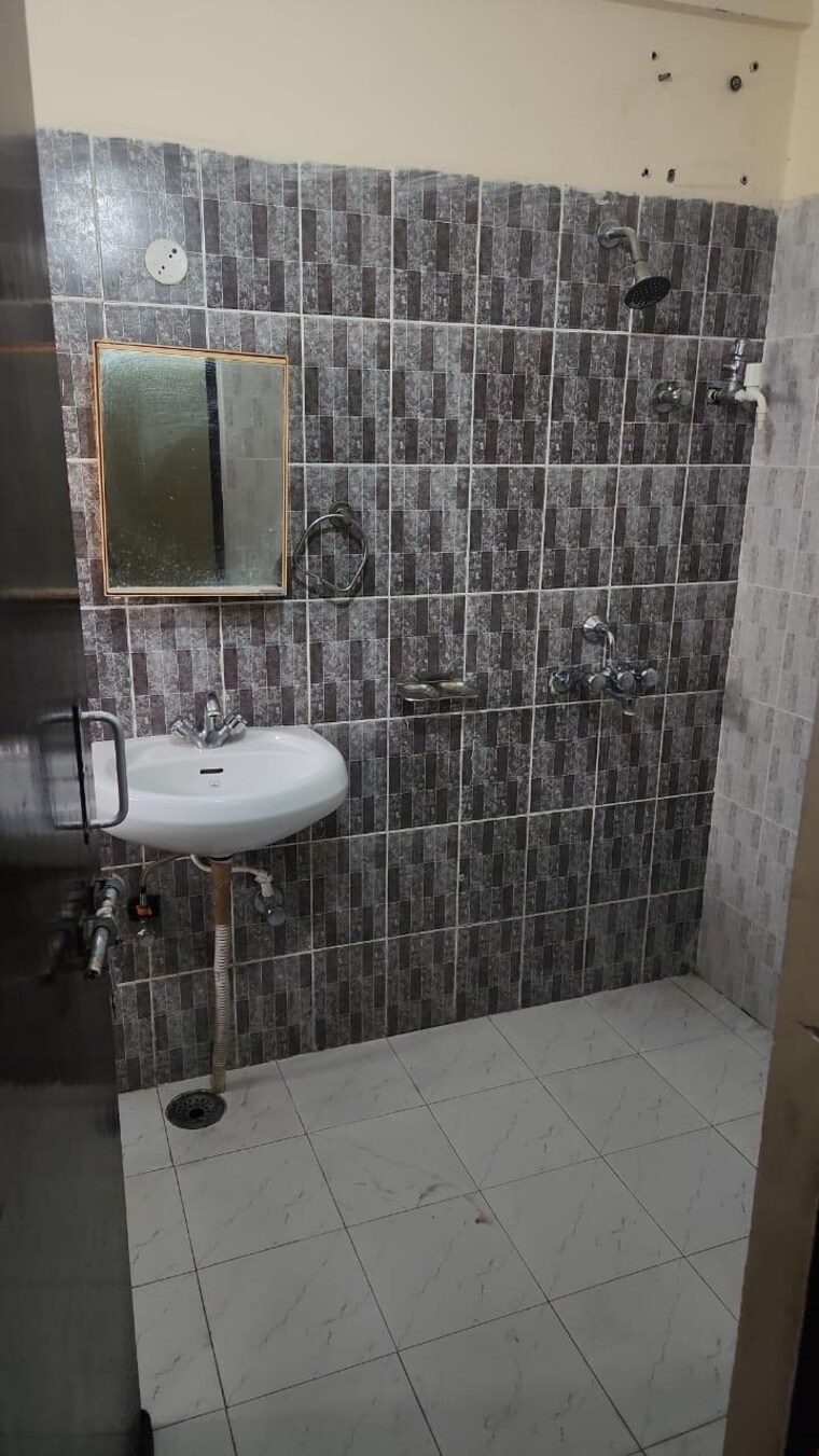 Bathroom, ganga-apartments-gomti-nagar 2 Bedroom 1300 Sq.Ft. Apartment In Gomti Nagar Lucknow 9132338