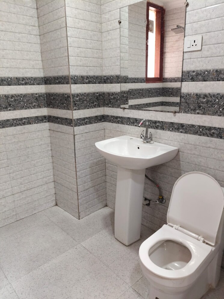 Bathroom, chattarpur 1 RK 250 Sq.Ft. Builder Floor In Chattarpur Delhi 9132339