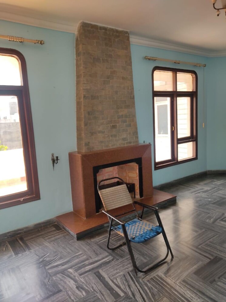 Room, sr-73-avenue 4 Bedroom 4256 Sq.Ft. Apartment In Sector 74 Noida 9132349