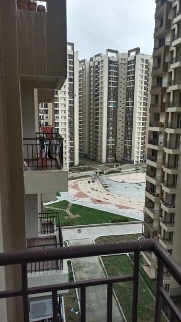 2 BHK Apartment – Exterior View View at Amrapali Golf Homes, Sector 4 Greater Noida - for Rent