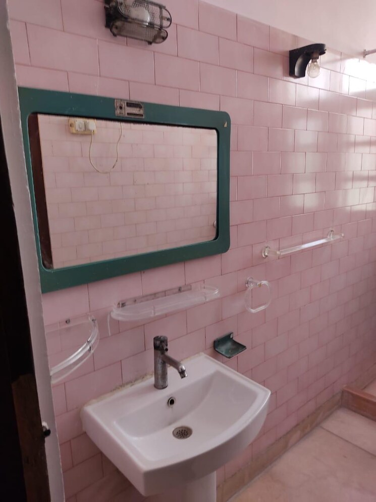 Bathroom, rwa-apartments-sector-92 2 Bedroom 1259 Sq.Ft. Apartment In Sector 92 Noida 9132363