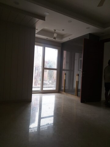 Room in 4 BHK Builder Floor at New Friends Colony – for Rent