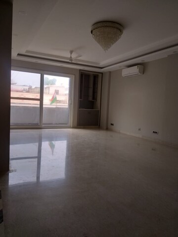 Room in 4 BHK Builder Floor at New Friends Colony – for Rent