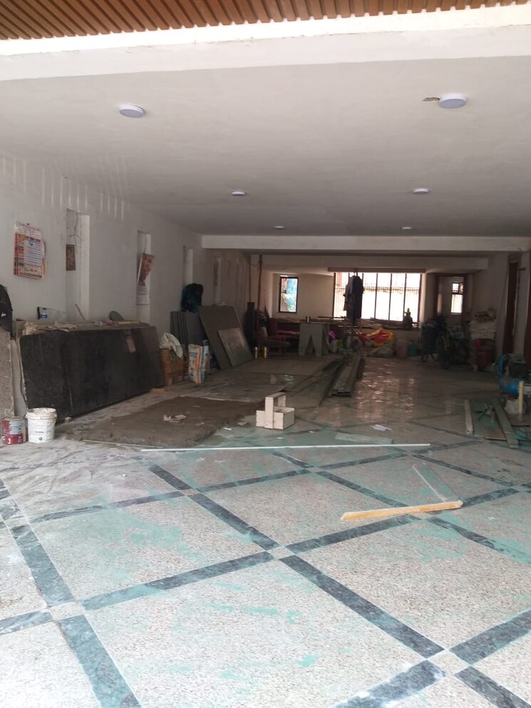  Parking, new friends colony 4 Bedroom 500 Sq.Yd. Builder Floor In New Friends Colony Delhi 9132389