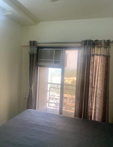Room in 2.5 BHK Apartment at Hiranandani Estate Nova, Thane West – for Rent