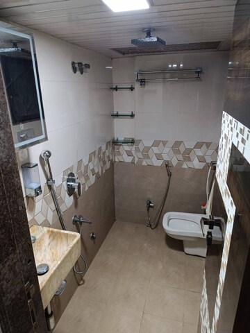 Team Area in 2 BHK Apartment at Andheri West – for Rent