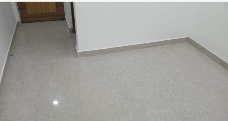 Room, sector 17 dwarka 3 Bedroom 1300 Sq.Ft. Apartment In Sector 17 Dwarka Delhi 9132441