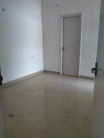 Room in 2 BHK Apartment at Tulip Lemon, Sector 69 – for Rent