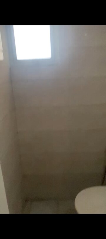 Room in 3 BHK Apartment at Gaur City 2 - 11th Avenue, Sector 16c Greater Noida – for Rent