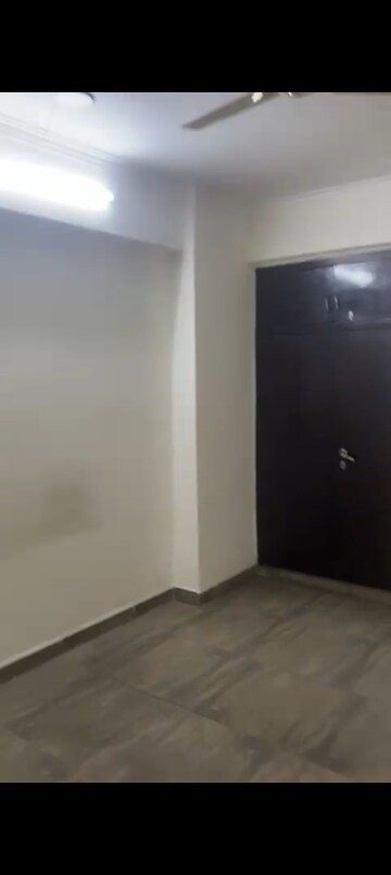 Room in 3 BHK Apartment at Gaur City 2 - 11th Avenue, Sector 16c Greater Noida – for Rent