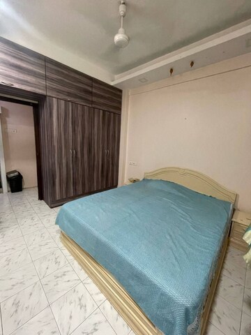Bedroom in 3 BHK Apartment at Andheri West – for Rent
