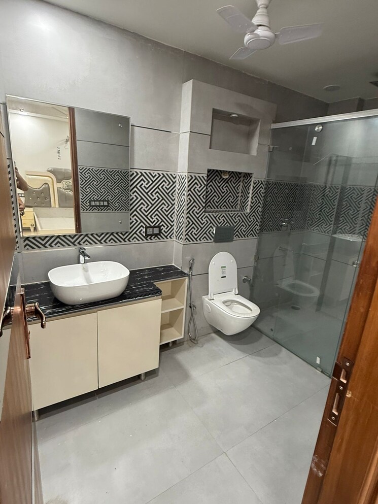 Bathroom, sector 19 dwarka 4 Bedroom 2150 Sq.Ft. Builder Floor In Sector 19 Dwarka Delhi 9132472