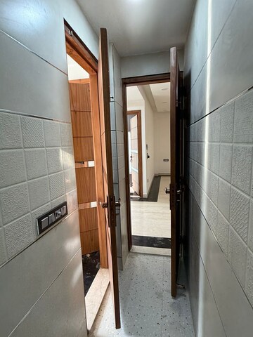 Attached Bathroom in 4 BHK Builder Floor at Sector 19 Dwarka – for Rent