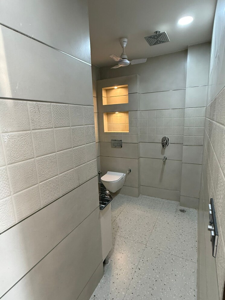 Bathroom, sector 19 dwarka 4 Bedroom 2150 Sq.Ft. Builder Floor In Sector 19 Dwarka Delhi 9132472