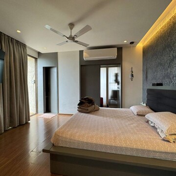 Bedroom in 6 BHK Apartment at Oberoi Realty Springs, Veera Desai Industrial Estate – for Sale