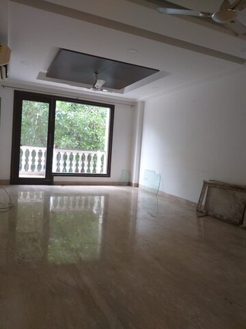 Room in 4 BHK Builder Floor at Maharani Bagh – for Rent