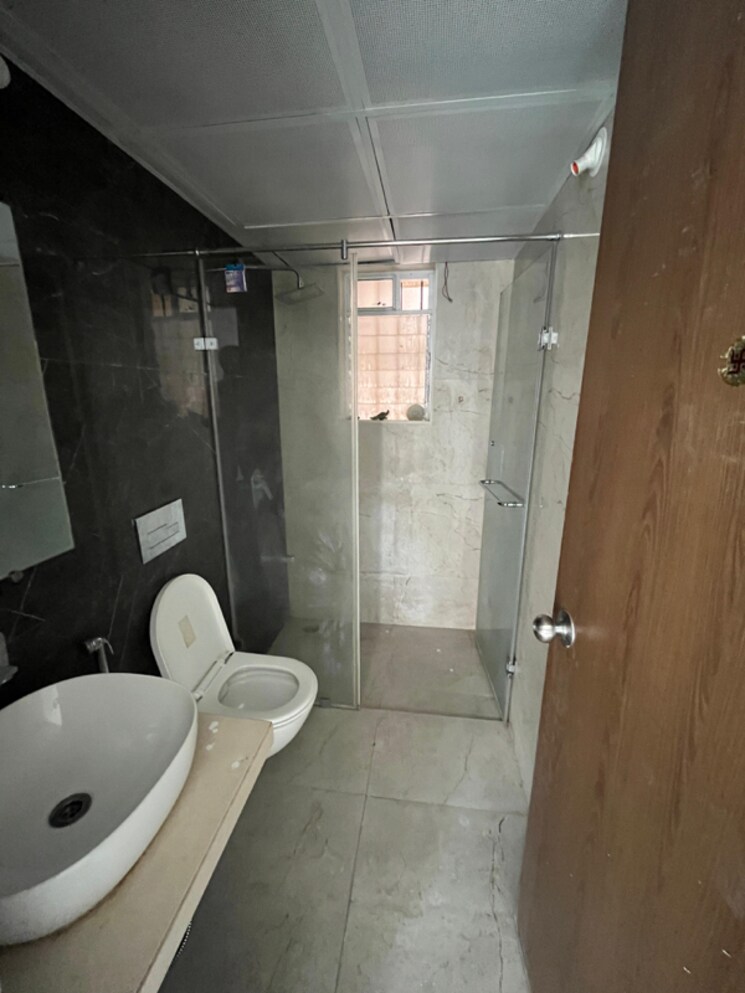 Bathroom, dosti-west-county-phase-2-dosti-cedar 2 Bedroom 640 Sq.Ft. Apartment In Kolshet Industrial Area Thane 9132581