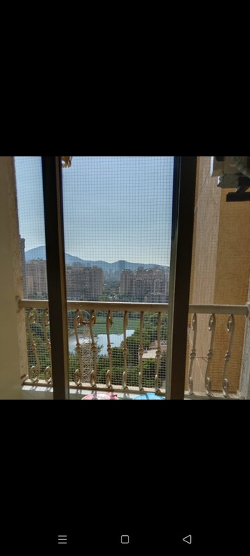 Room in 3 BHK Apartment at Hiranandani Cardinal, Ghodbunder Road – for Rent