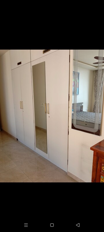 Room in 3 BHK Apartment at Hiranandani Cardinal, Ghodbunder Road – for Rent