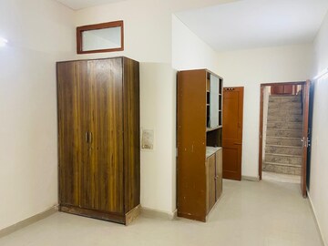 Room in 3 BHK Apartment at Jaypee Greens Aman, Sector 151 – for Rent