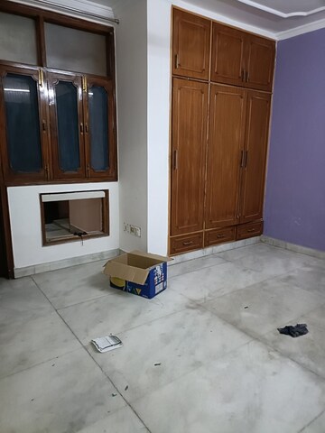Room in 3 BHK Independent House at RWA Apartments Sector 50, Sector 50 – for Rent