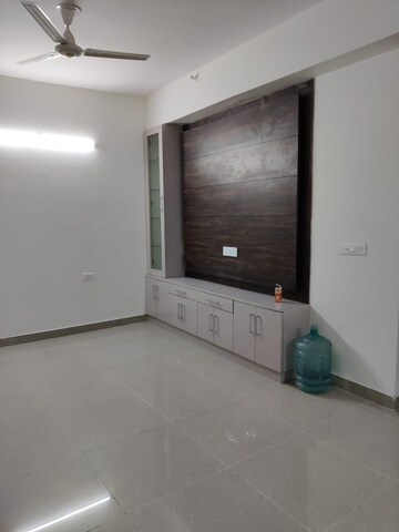 Room in 2 BHK Apartment at Gaur City 2 - 10th Avenue, Sector 16c Greater Noida – for Sale