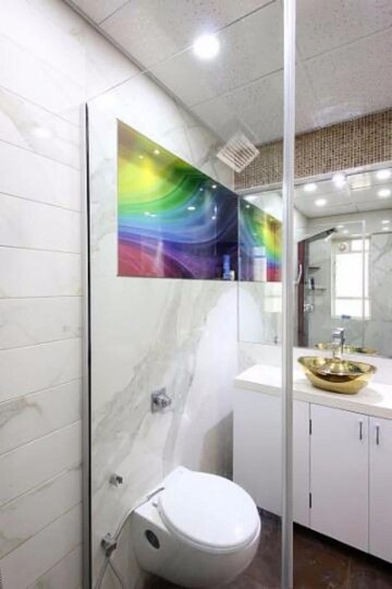Bathroom in 4 BHK Apartment at Andheri West – for Rent