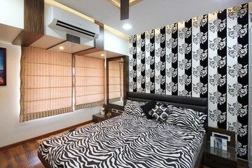 Bedroom in 4 BHK Apartment at Andheri West – for Rent