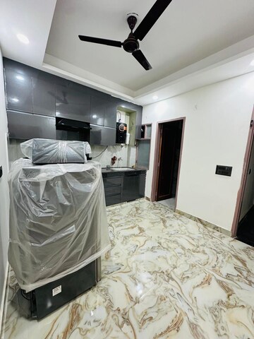 Bedroom in 1 BHK Builder Floor at Sector 40 – for Rent