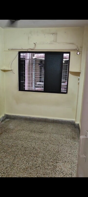 Room in 1 RK Apartment at Bindra Complex, Andheri East – for Rent