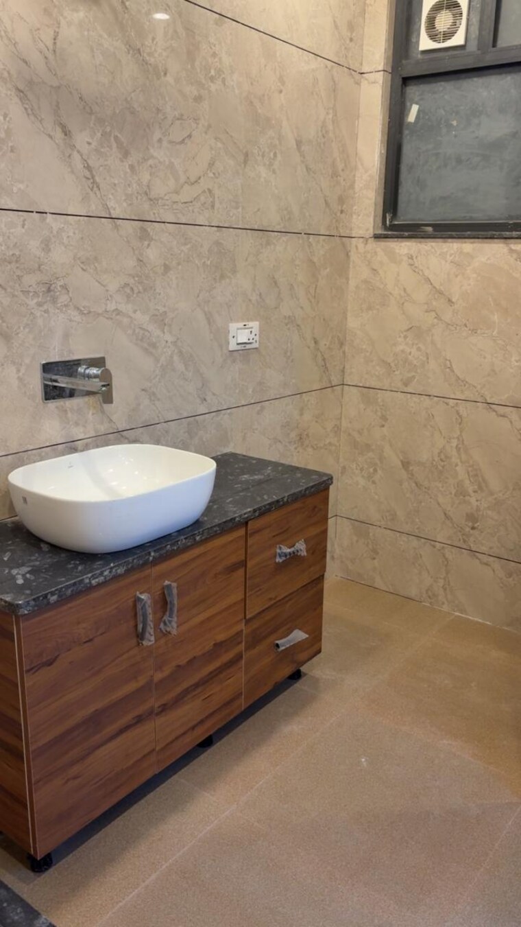 Bathroom, sector 11 4 Bedroom 500 Sq.Yd. Builder Floor In Sector 11 Faridabad 9132673