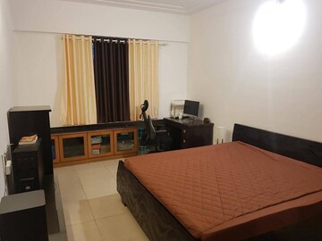 Bedroom in 3 BHK Apartment at Andheri West – for Rent