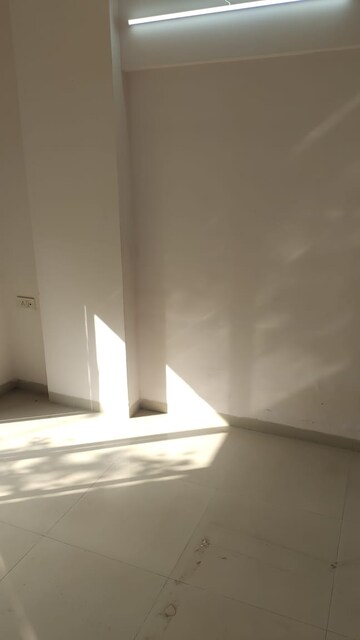 Room in 1 BHK Apartment at Bindra Complex, Andheri East – for Rent